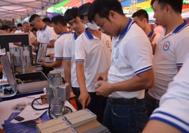 Cửa cuốn Austdoor thế hệ mới thu hút hàng nghìn khách thăm quan tại Lễ ra mắt Hội ngành cửa Hưng Yên